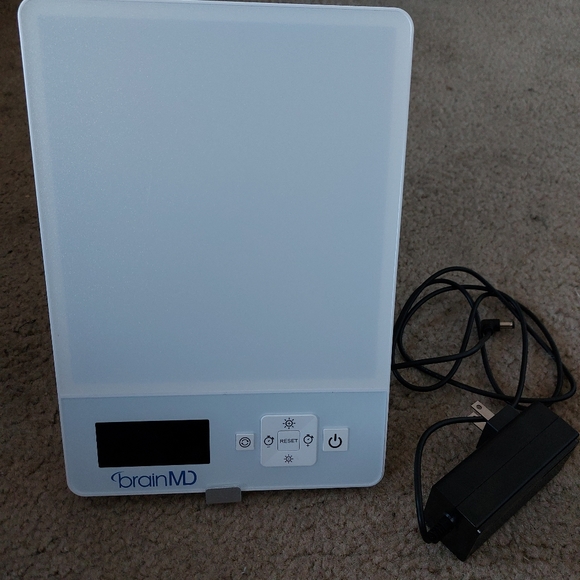 Bright Minds therapy lamp. Sleek, safe, supplemental Light source for healing! - Picture 4 of 5